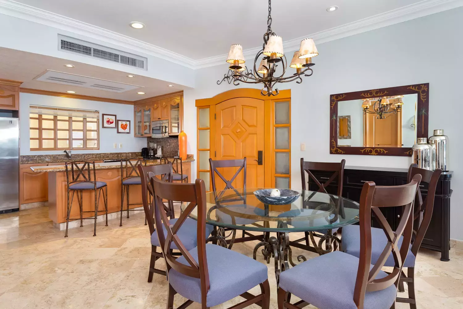 Kitchen & Dining Area