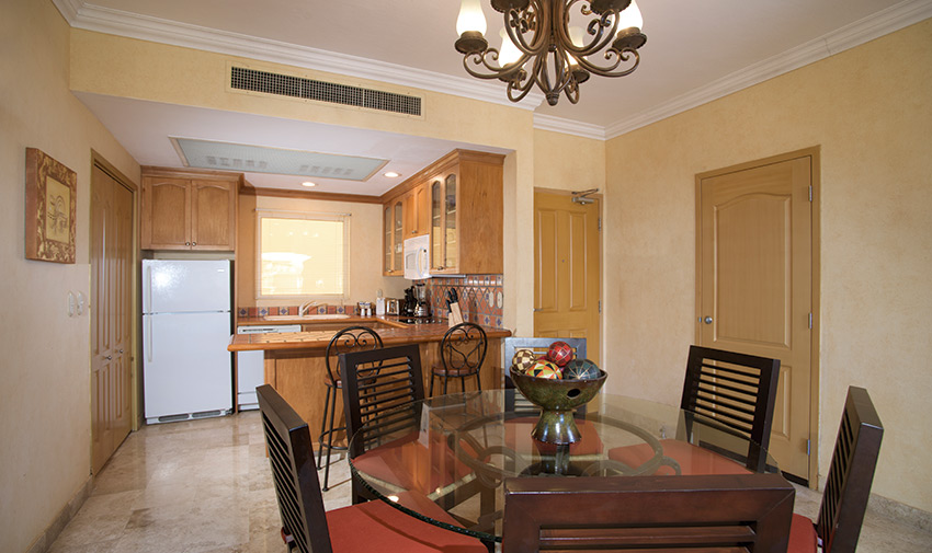Kitchen & Dining Area