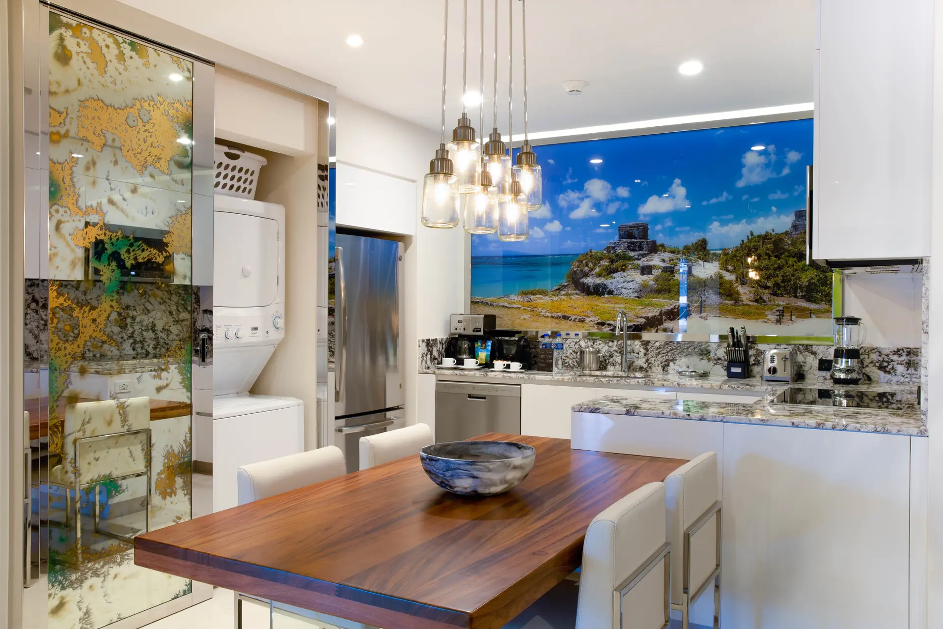 Kitchen & Dining Area