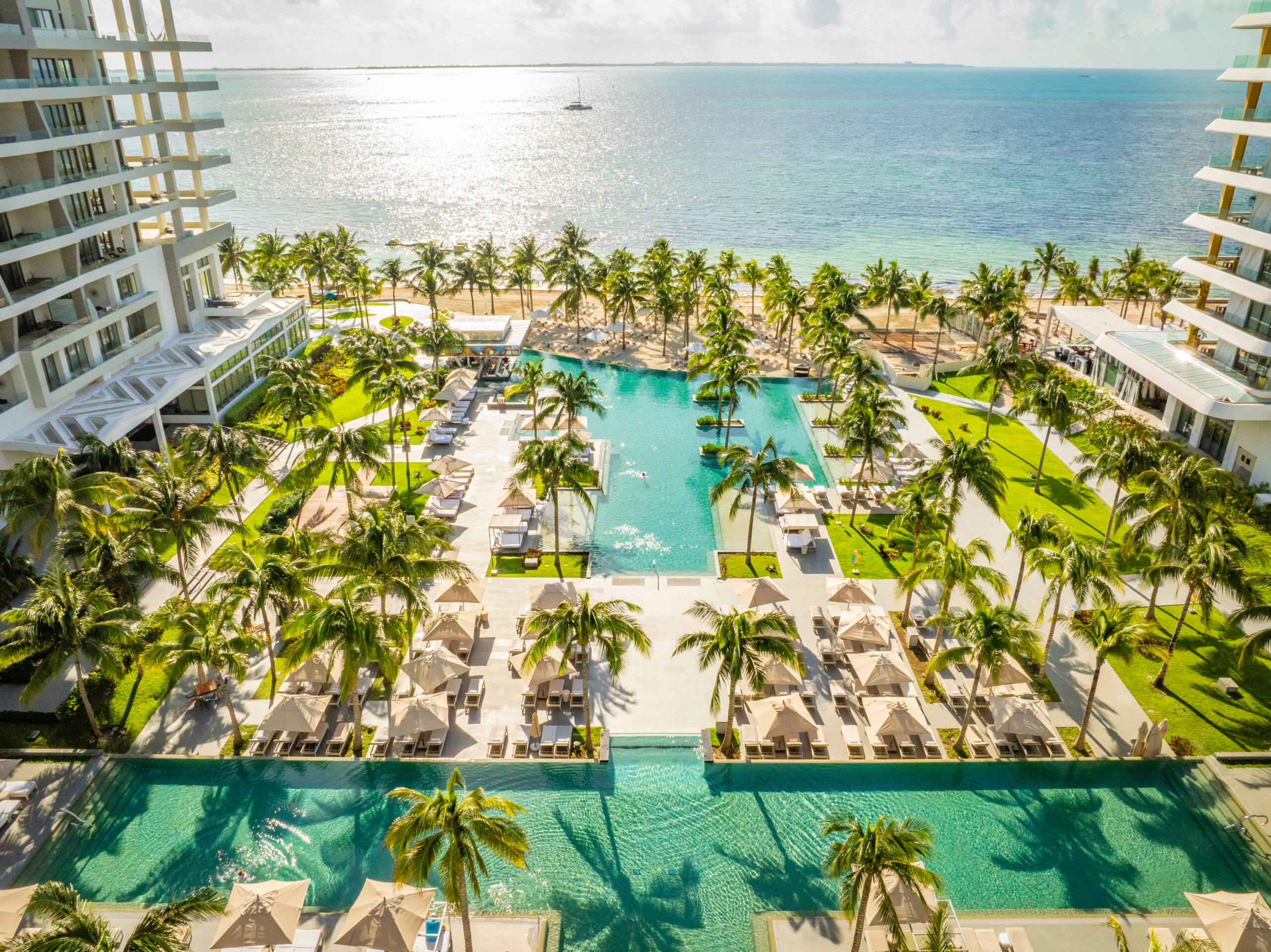 Infinity Pools & Oceanfront Pools