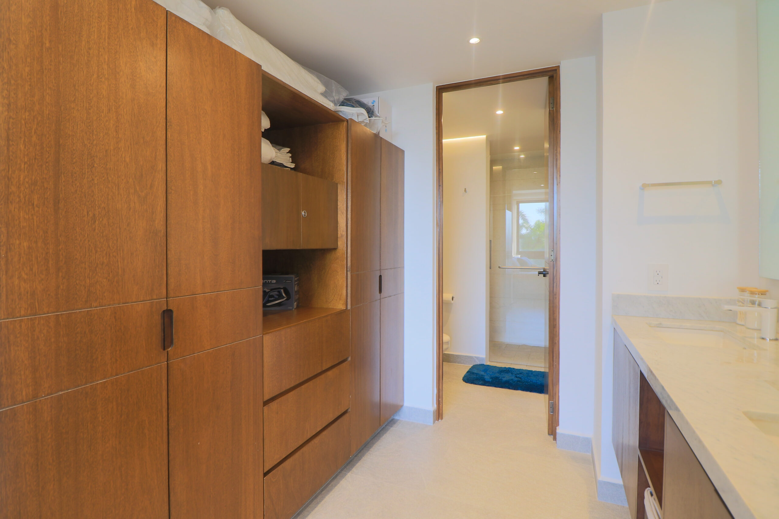 Closet & Bathroom