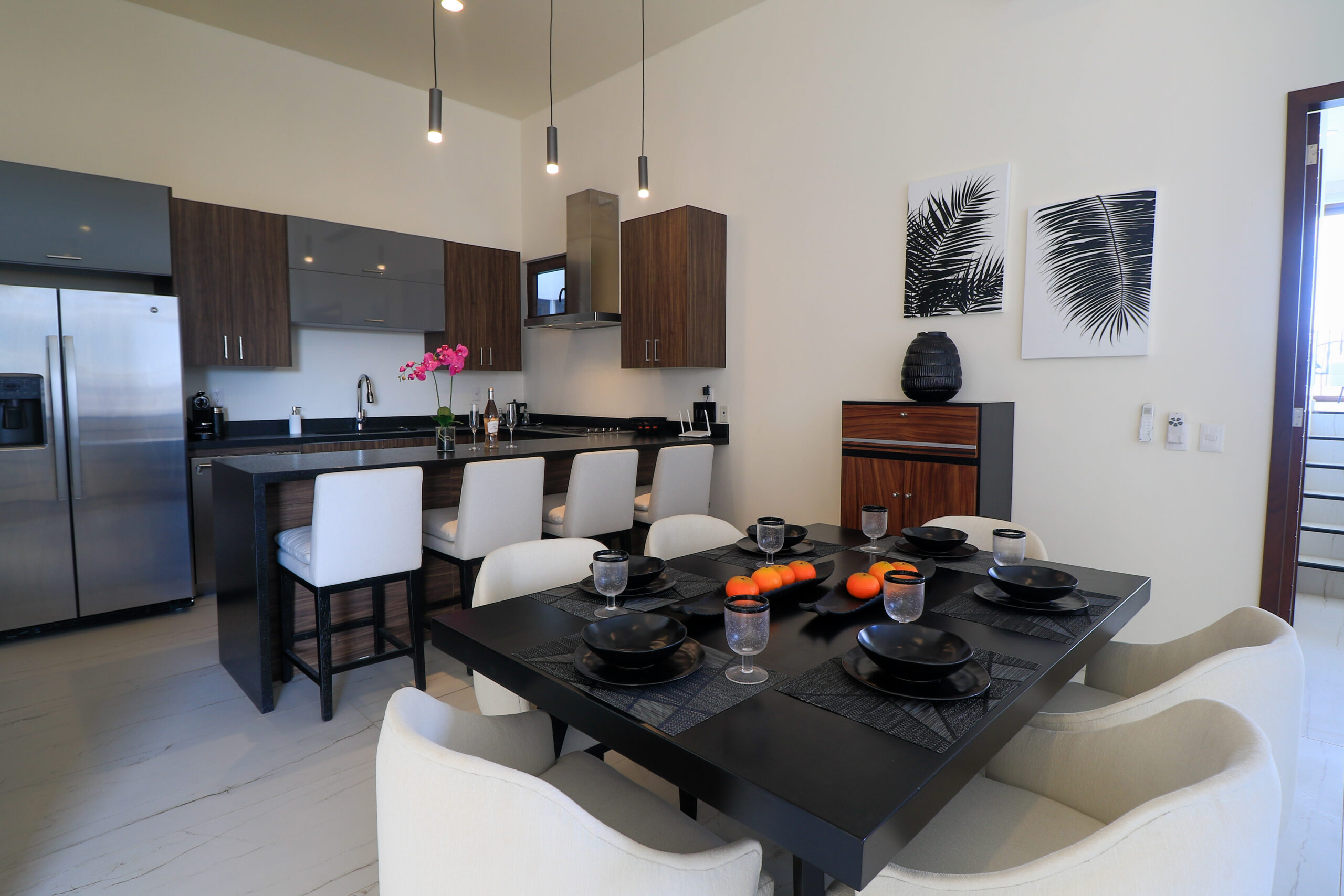 Kitchen & Dining Area