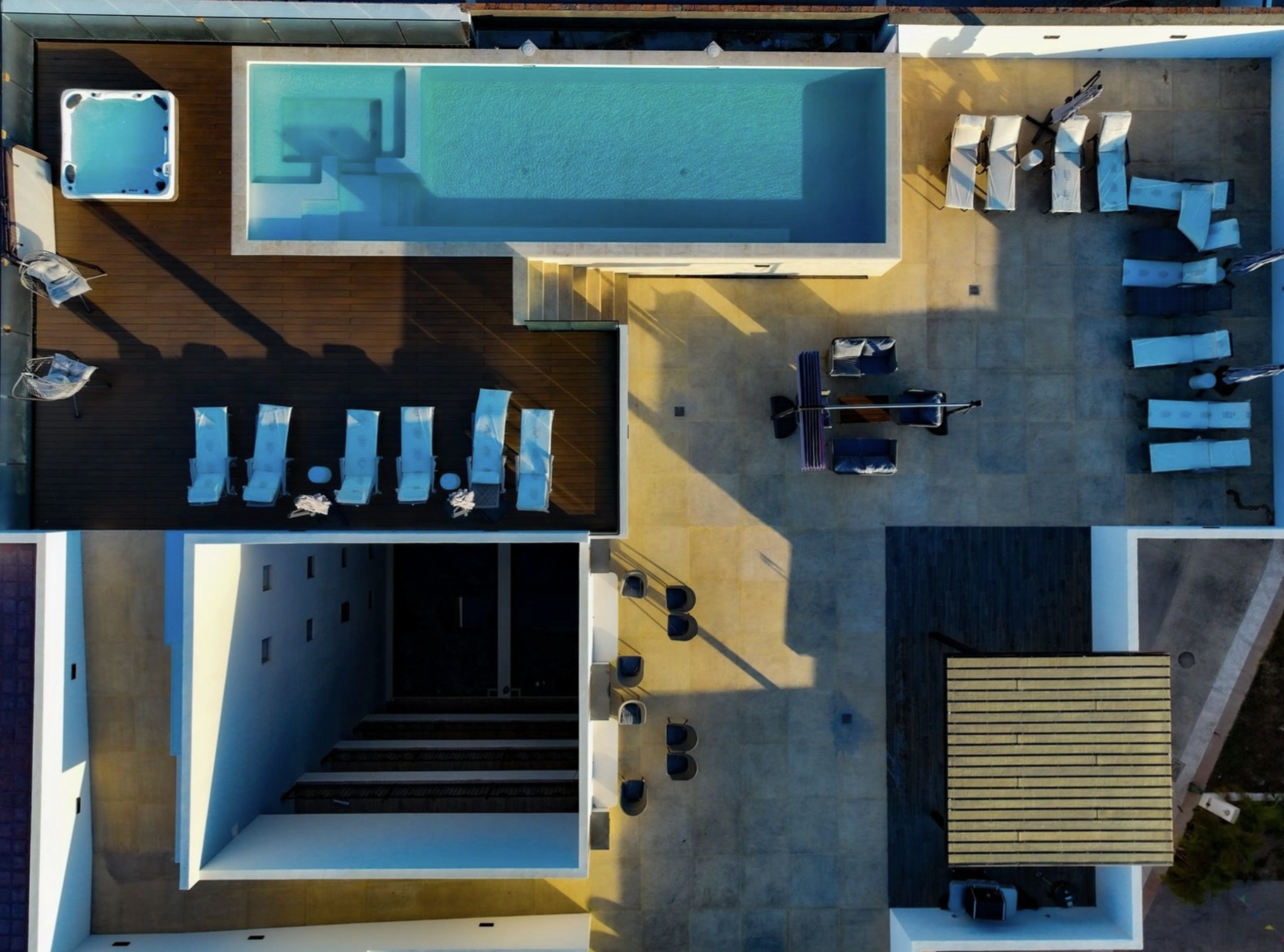 Rooftop & Pool Area