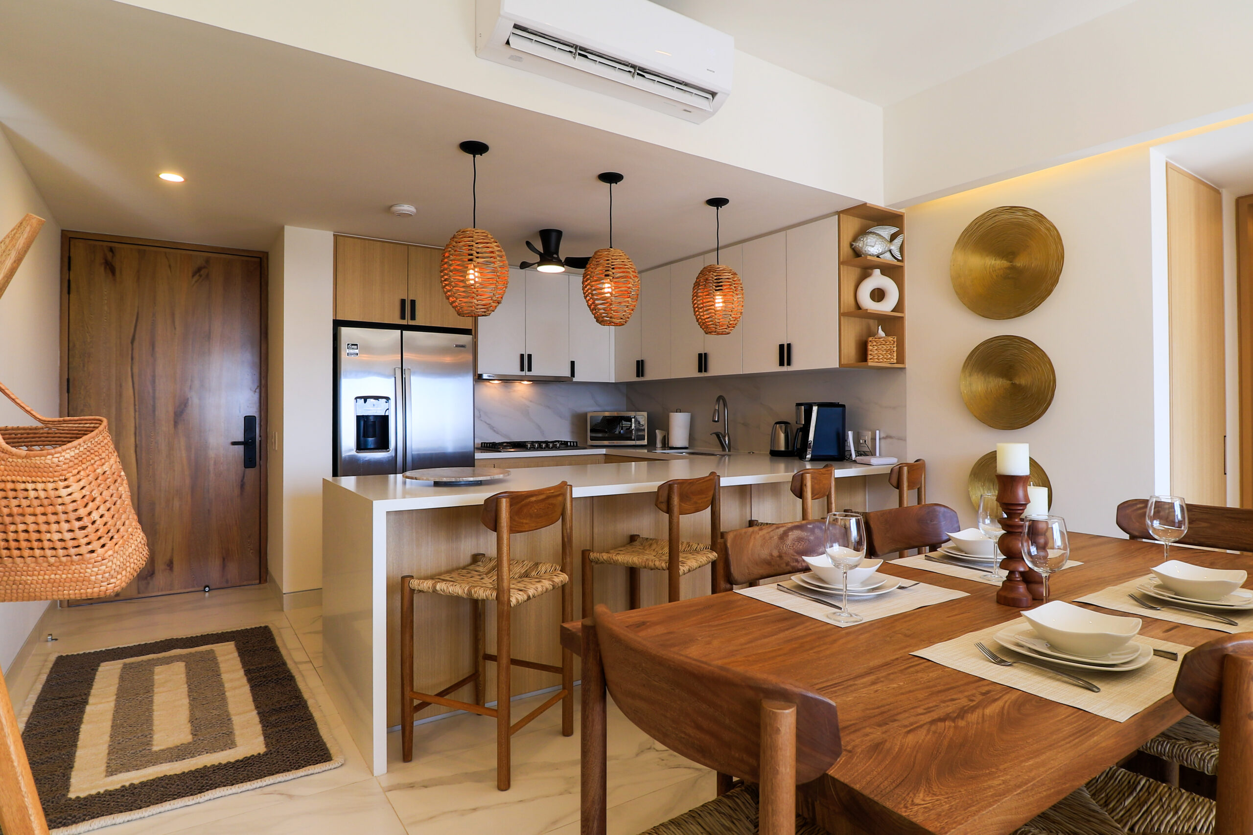Kitchen & Dining Area