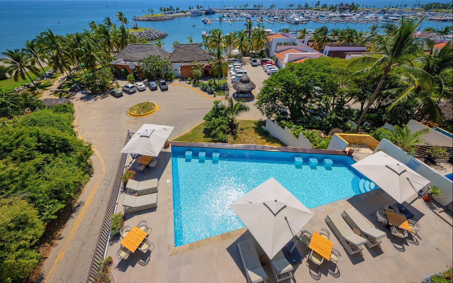 Marina View · Designer 3BR at Canuva Lux La Cruz — Steps from the Beach
