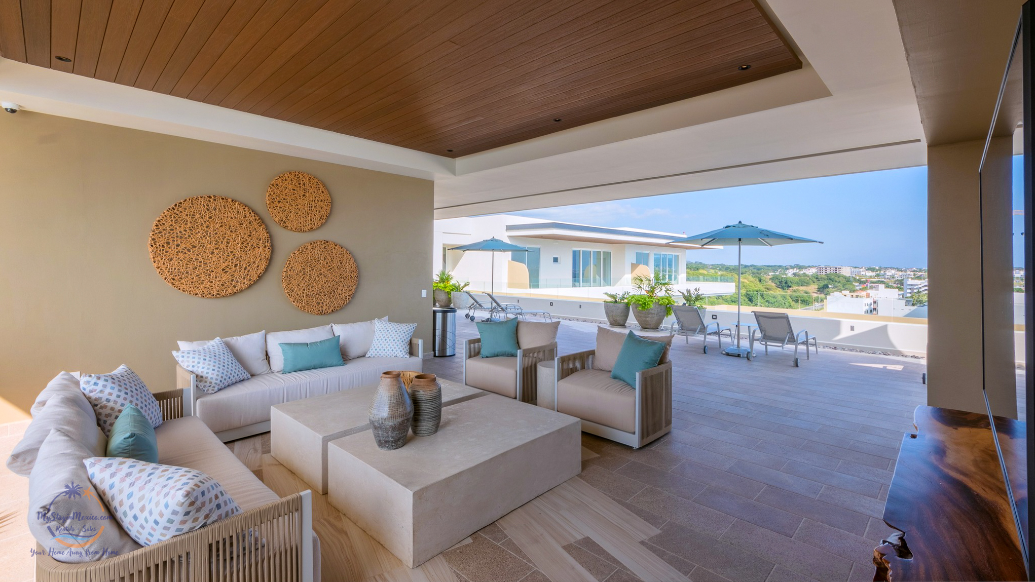 Rooftop Lounge